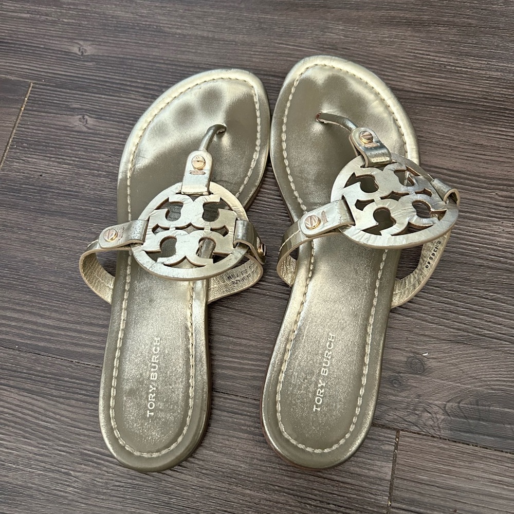 Tory Burch Metallic Silver Logo Thong Sandals - Picture 2 of 7